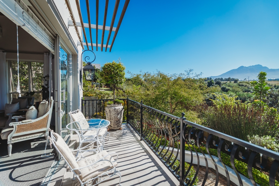 3 Bedroom Property for Sale in Kraaibosch Manor Western Cape